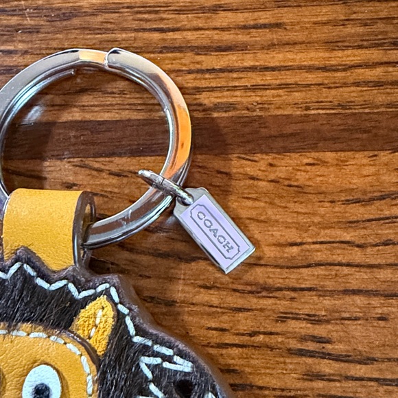 Coach Lion Keychain - Picture 2 of 4